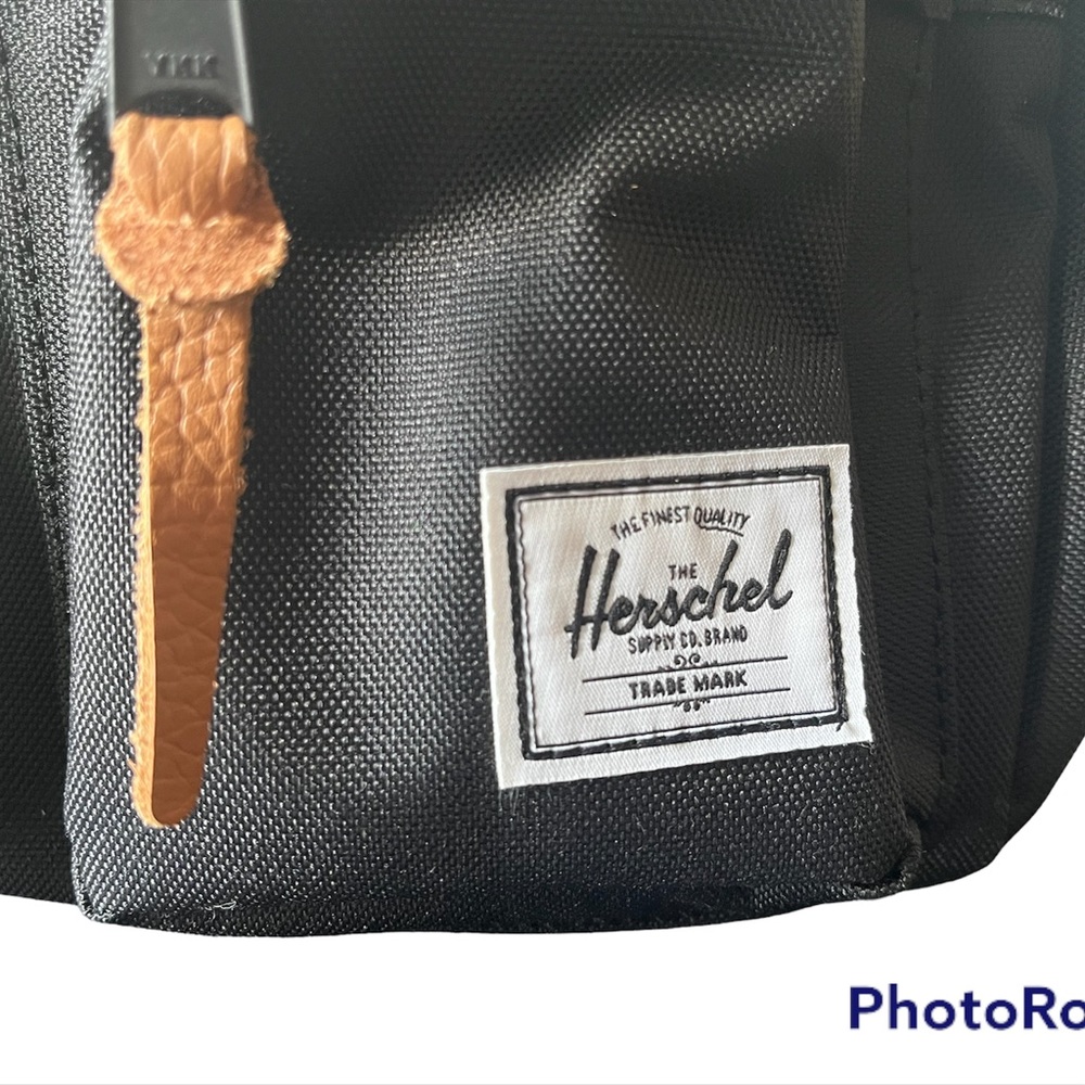*SOLD* Herschel Eighteen Hip Pack Crossover Fanny Pack NWT Black - Picture 9 of 11